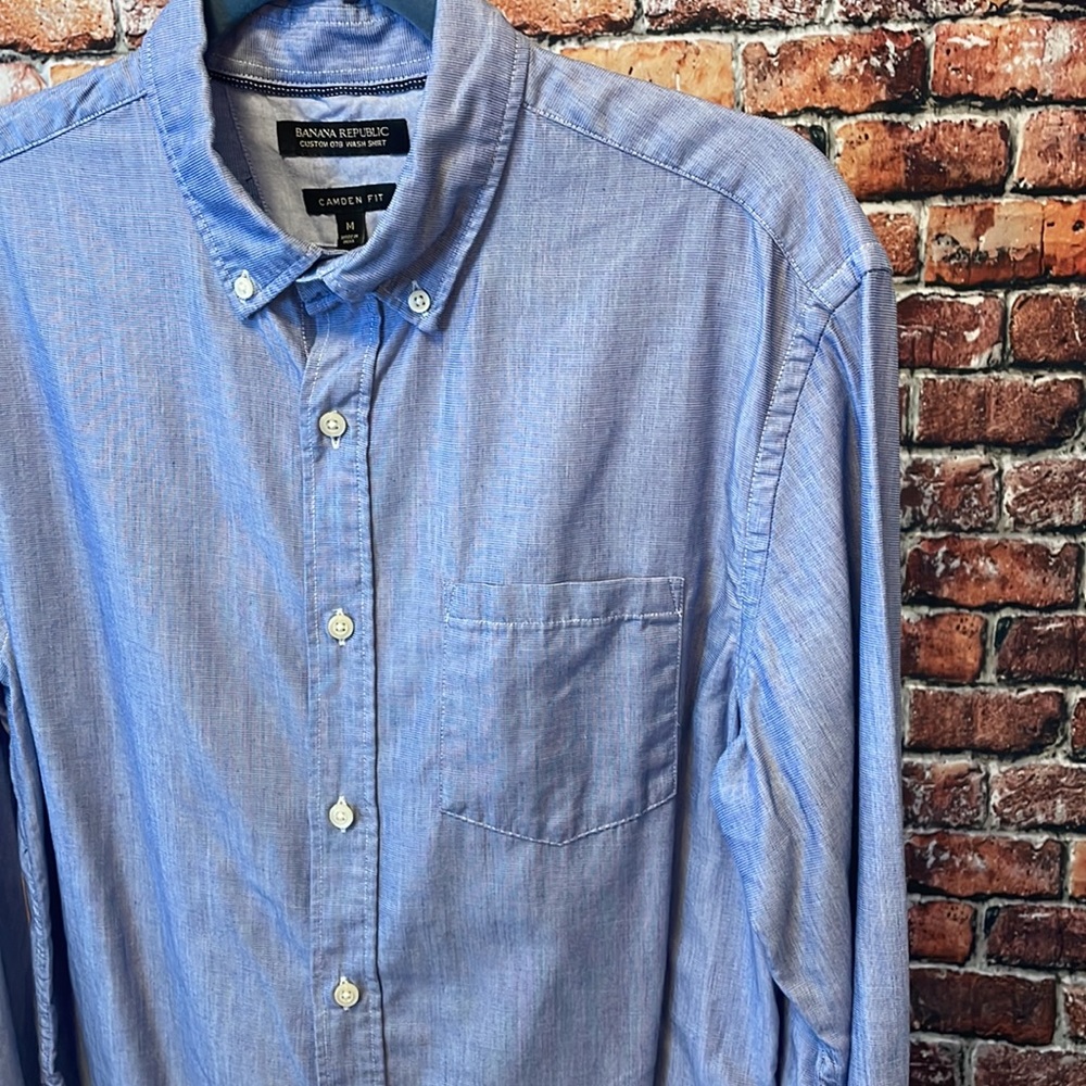 Banana Republic Camden Fit medium men’s button down shirt custom wash blue
